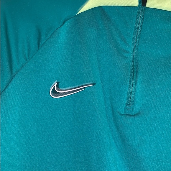 Like New Nike Women's Teal and Lime Green Athletic Top - Picture 4 of 8